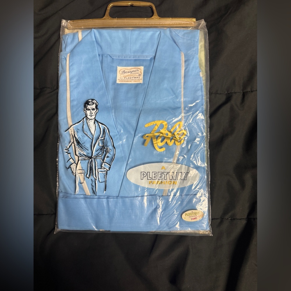 NWT Vintage Pleetway Designer Permanent Press Men’s Robe size M